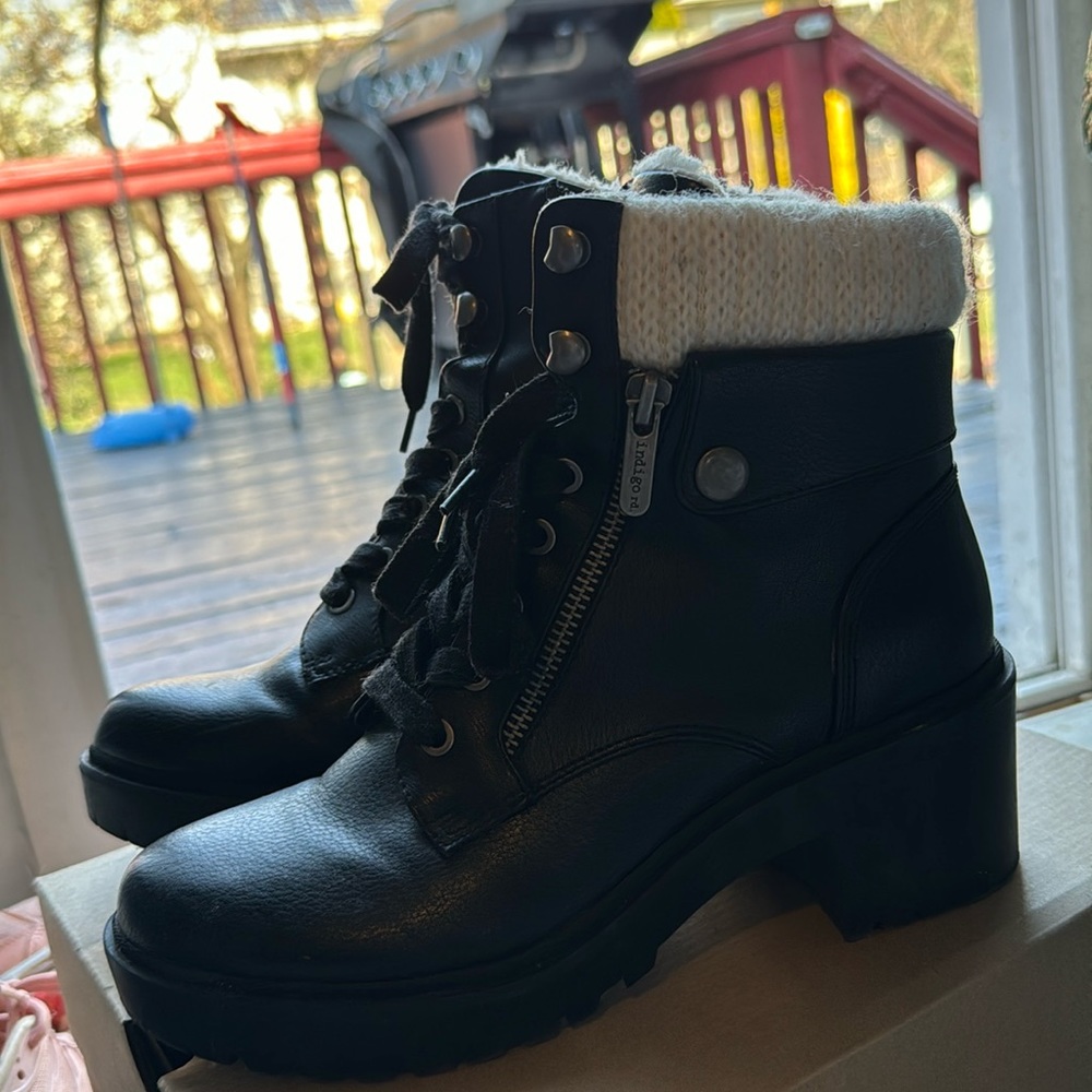 Boots with small heel